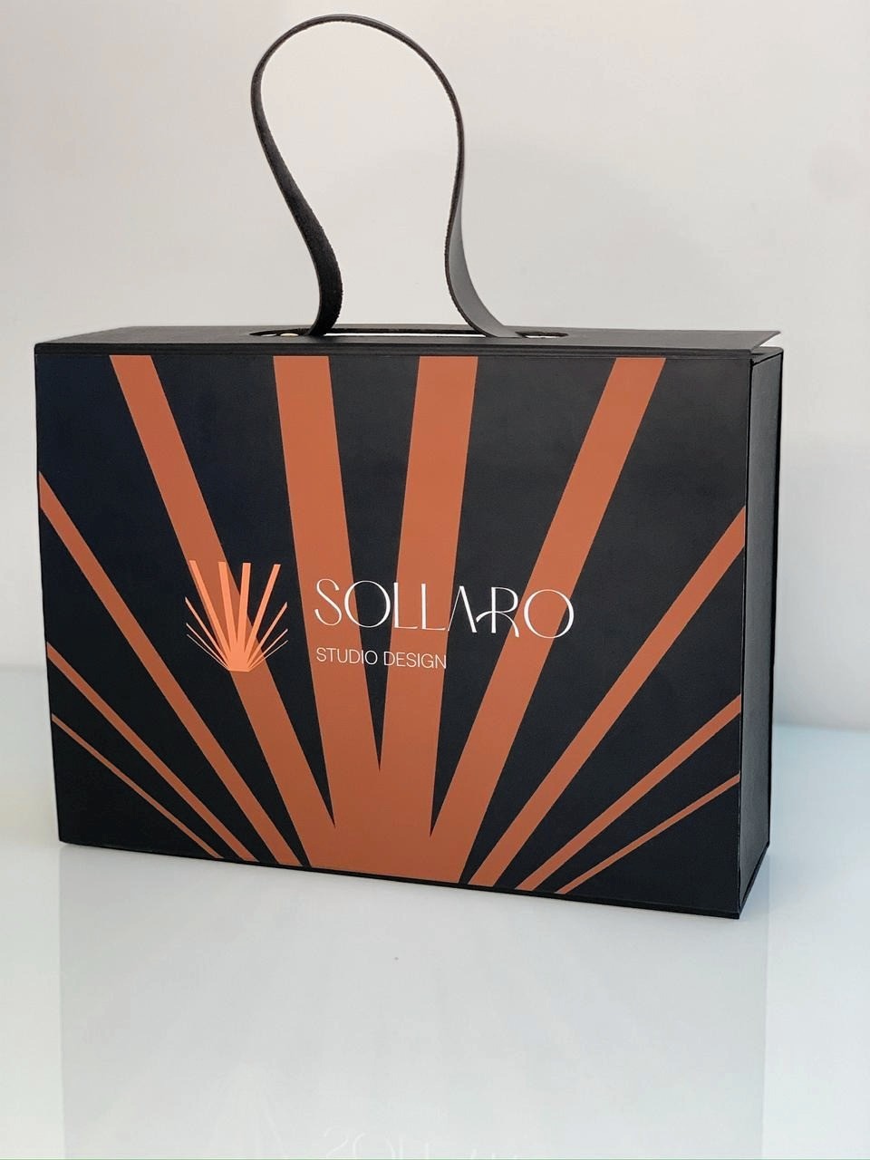 Sacola premium Sollaro Studio Design com alça de couro
